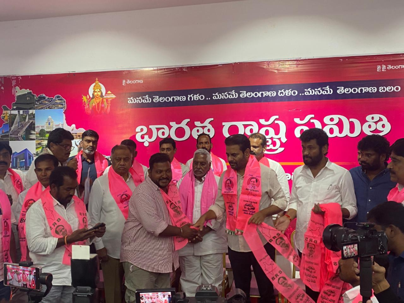 నిర్మల్ నియోజకవర్గానికి చెందిన పలువురు కాంగ్రెస్, బీజేపీ నాయకులు బీఆర్ఎస్‌లో చేరిక