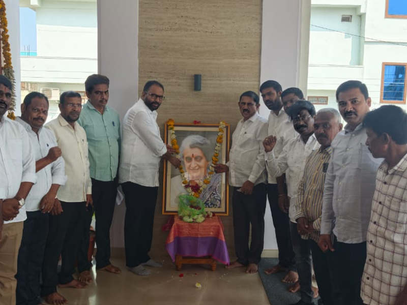 ఇందిరా గాంధీ వర్ధంతి సందర్భంగా ఘన నివాళులు
