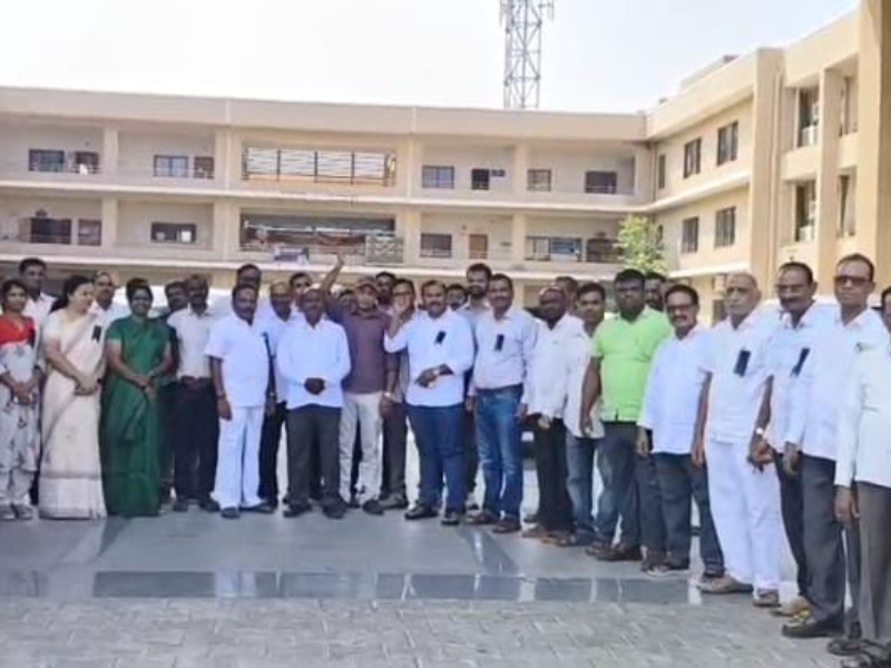 కలెక్టర్‌పై వ్యాఖ్యలు వెనక్కి తీసుకోవాలి బేషరతుగా క్షమాపణ చెప్పాలి..