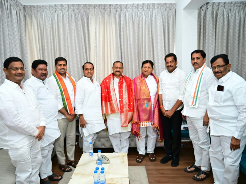 ఉమ్మడి ఆదిలాబాద్ జిల్లా నాయకులతో సమావేశం అయిన టీపీసీసీ అధ్యక్షులు, ప్రభుత్వ సలహాదారు